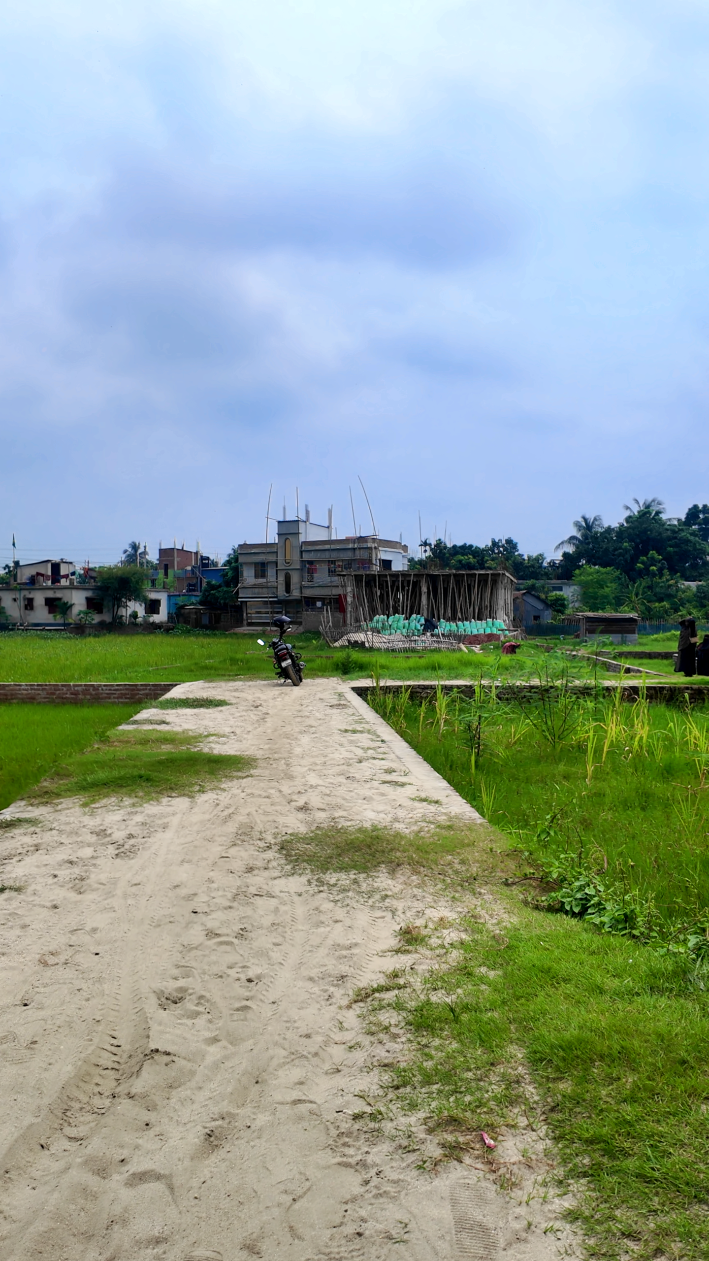 Snapshot_20260629181613 চৌড়হাস মোড় থেকে ৬০০ গজ দূরে কোল্ড স্টোরেজের পেছনে ৫ কাঠার একটি প্লট বিক্রয় হবে