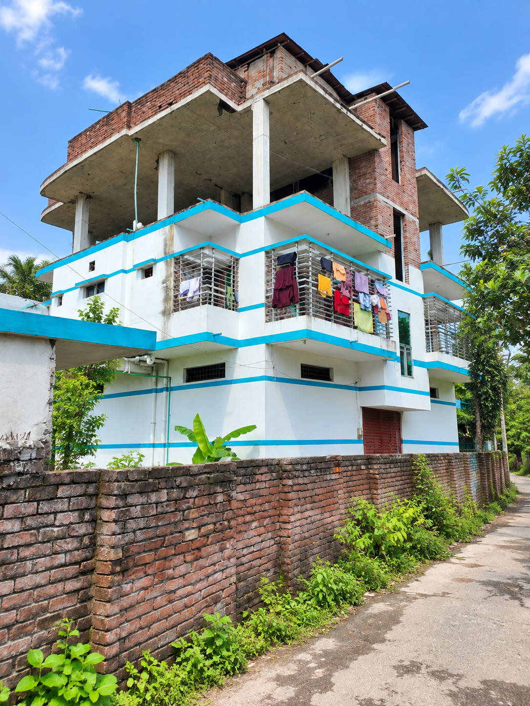 মতিমিয়া রেলগেটের কাছে ৬ কাঠা জমিসহ ২ তলা বাড়ি বিক্রয়